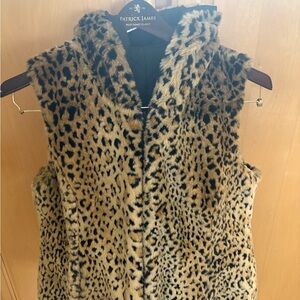 Leopard fake fur reversible black hooded vest.